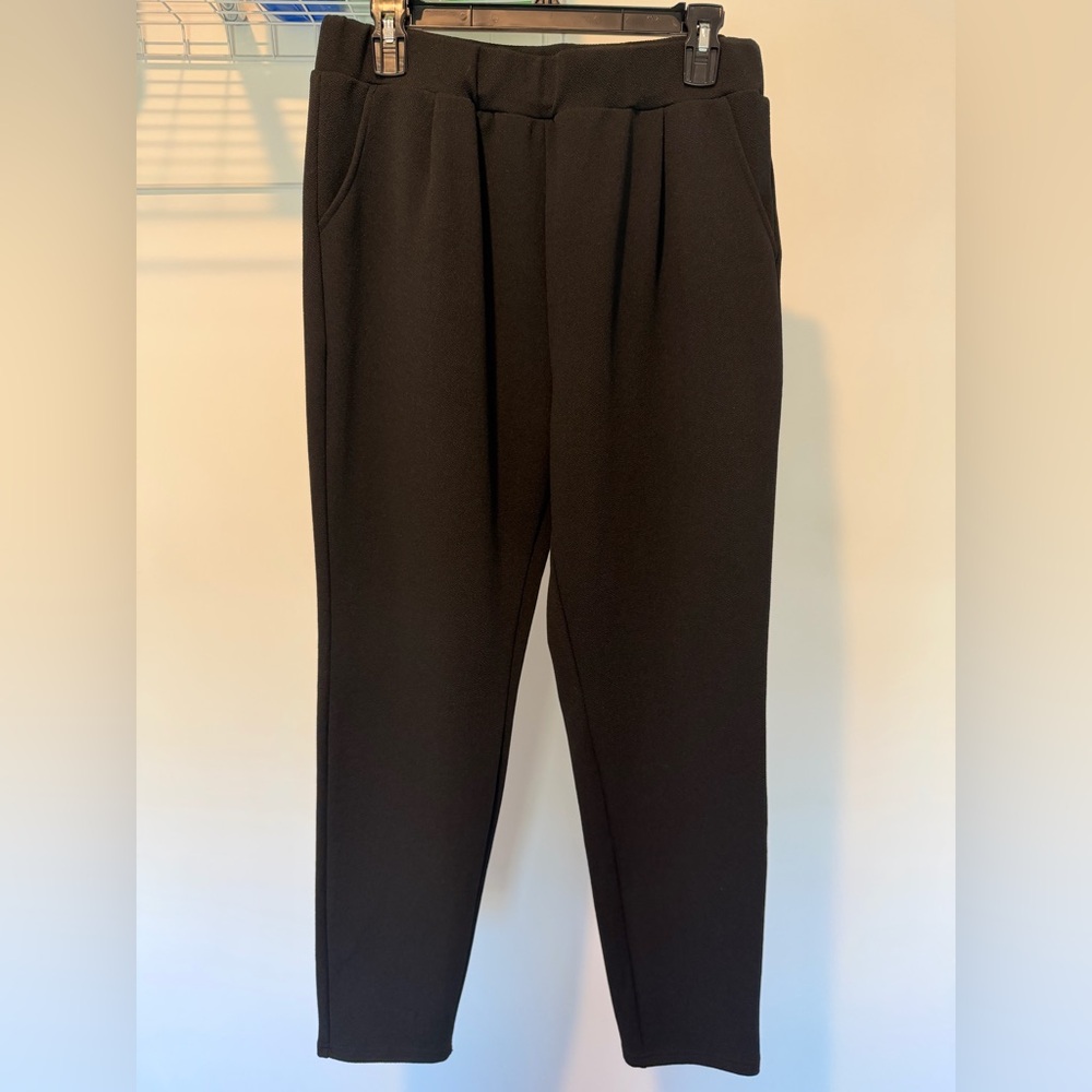 Women’s pull on dress pants.